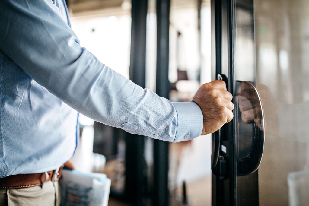 Comment Obliger Un Associé à Vendre Ses Parts Comment sortir du capital social d’une SARL ? la solution de la
